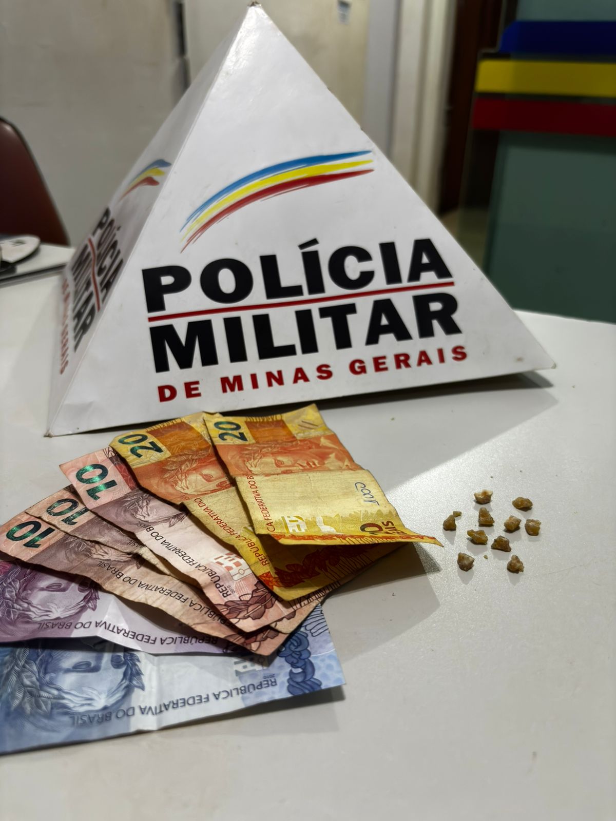 Polícia Militar prende jovem por tráfico de drogas em Capinópolis