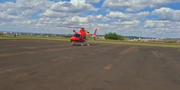 Helicóptero Arcanjo realiza transporte aeromédico de idoso em Ituiutaba