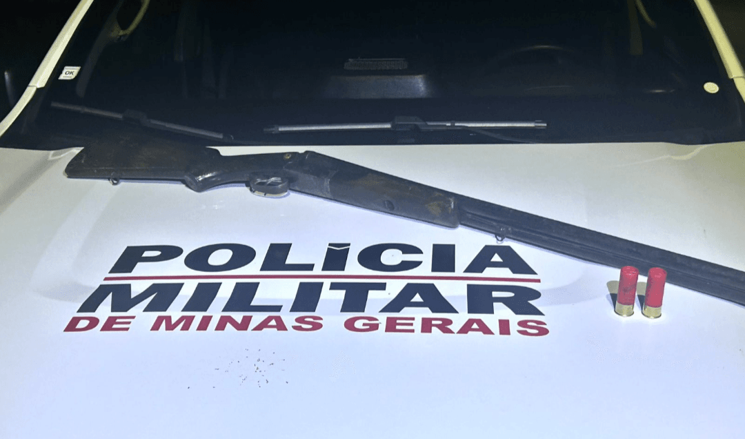 Polícia Militar apreende espingarda e prende três homens após confusão na zona rural de Ituiutaba