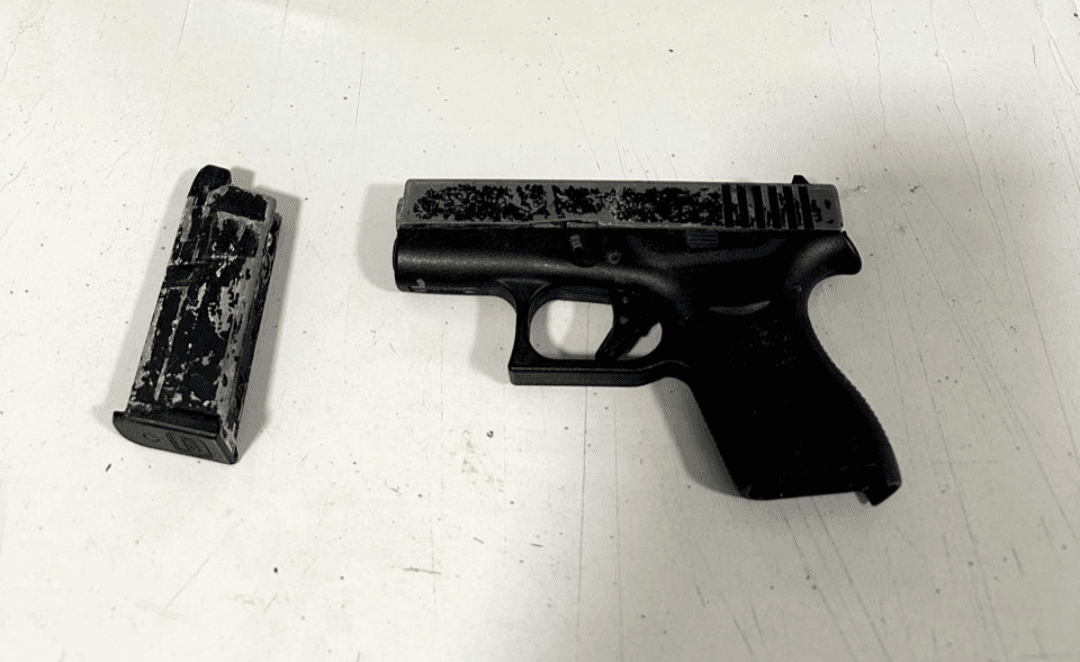 Polícia Militar Apreende Simulacro de Arma de Fogo em Festa no Bairro Pirapitinga, em Ituiutaba