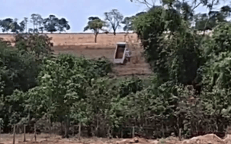 Denúncia aponta possível uso irregular de maquinário da EMMAG em propriedade rural de Ituiutaba (MG)