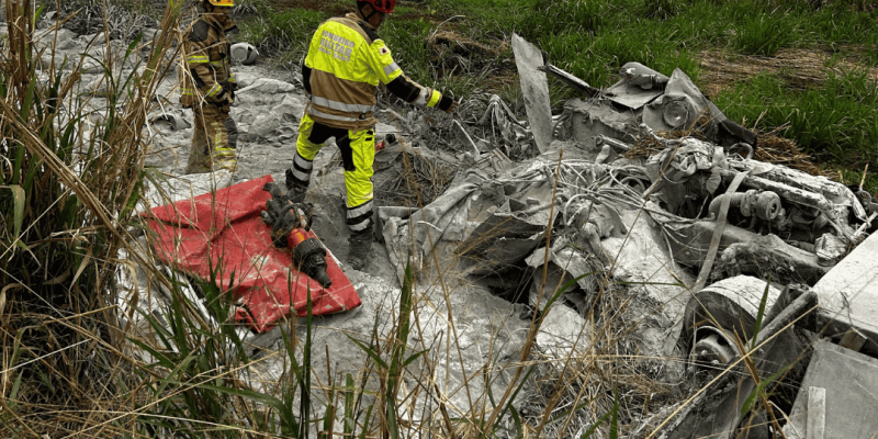 ACIDENTE COM CAMINHÃO DEIXA MOTORISTA MORTO NA MGC-226, EM CAPINÓPOLIS