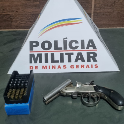 Homem é preso por porte ilegal e disparo de arma de fogo em bar no Centro de Prata MG