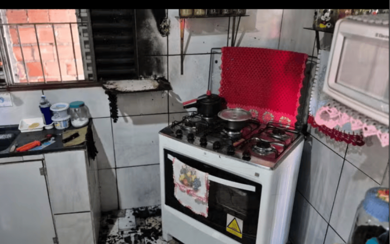 Idoso de 75 anos faz teste de vazamento de gás com isqueiro e provoca explosão em apartamento