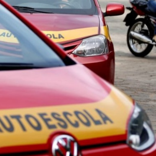 Autoescolas relatam queda de alunos antes mesmo de nova lei sobre CNH