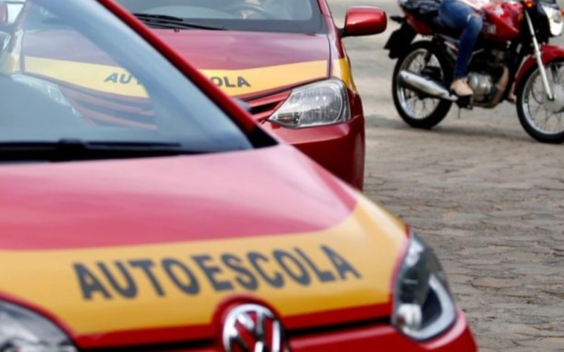 Autoescolas relatam queda de alunos antes mesmo de nova lei sobre CNH