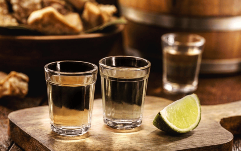 Após caso metanol, cresce mobilização por regularização da cachaça em Minas Gerais