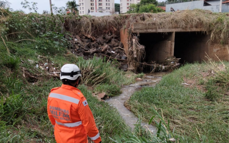 Bombeiros de Ituiutaba realizam vistorias preventivas em pontes e bueiros antes do período chuvoso