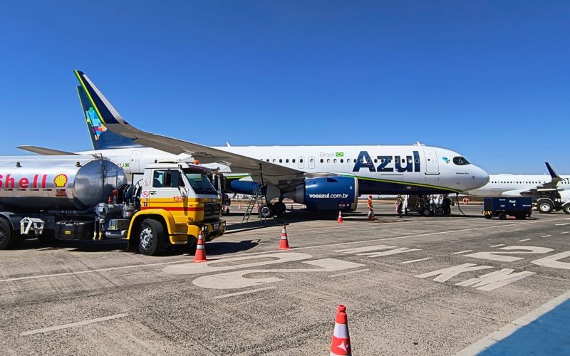 Azul enfrenta aumento preocupante na saída de pilotos e acende alerta no setor aéreo