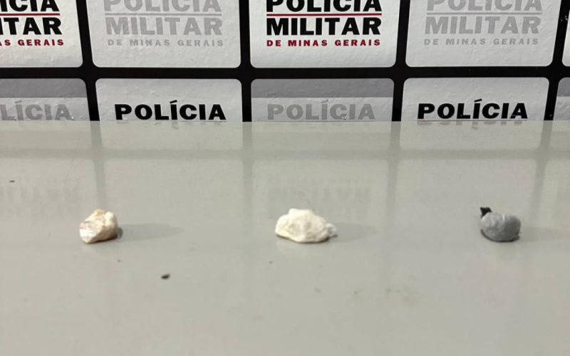 Polícia Militar apreende drogas e faca com mulher na Praça da Rodoviária de Ituiutaba