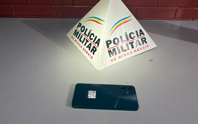 Polícia Militar recupera celular furtado e prende mulher em Ituiutaba