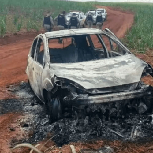 Motorista é encontrado carbonizado dentro de carro incendiado em área rural no interior de Minas Gerais
