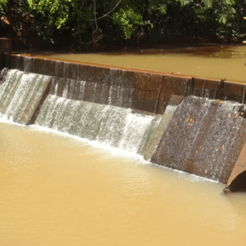 Adutora se rompe e compromete abastecimento em Ituiutaba; manutenção é finalizada