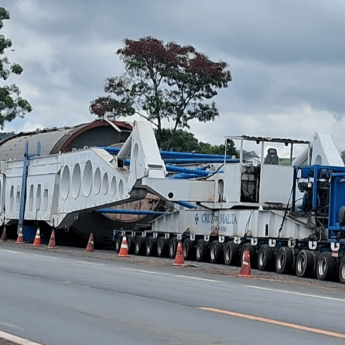 Megacarga Superdimensionada Avança pela BR-365 e Chega ao Perímetro Urbano de Uberlândia