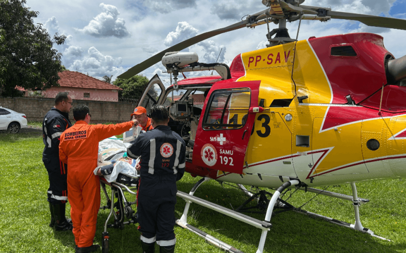 Helicóptero Arcanjo realiza transporte aeromédico de vítima grave em Ituiutaba