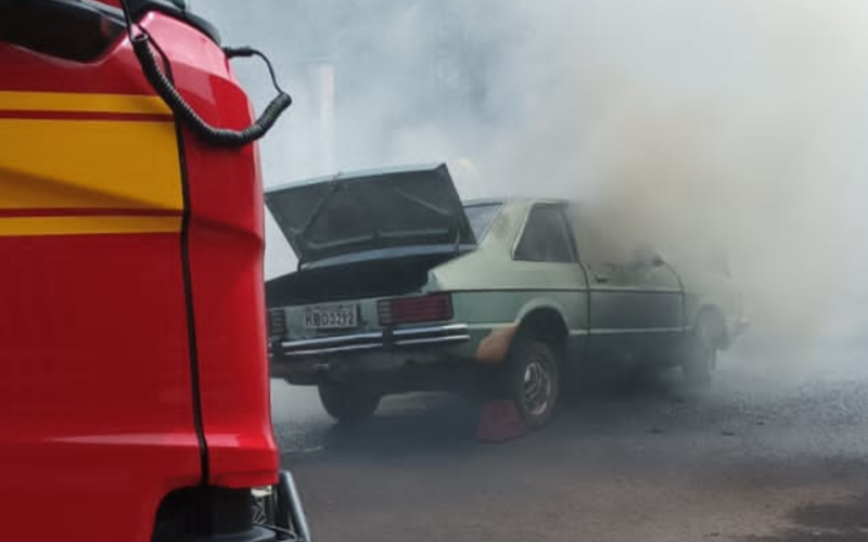 Incêndio em veículo é registrado no Centro de Ituiutaba