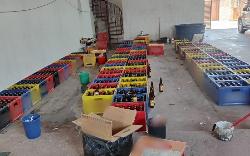 Polícia apreende carga com 140 caixas de cerveja falsificada em Minas Gerais