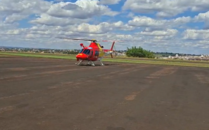Helicóptero Arcanjo realiza transporte aeromédico de idoso em Ituiutaba