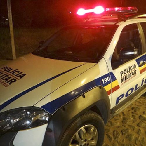 POLÍCIA MILITAR APREENDE DROGAS EM SANTA VITÓRIA APOS PERSEGUIÇÃO DE VEÍCULO PELAS RUAS DA CIDADE