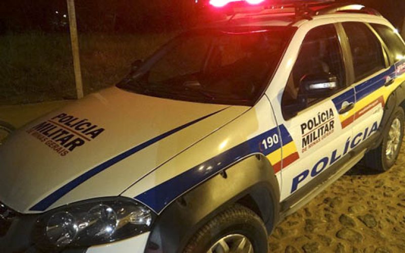 POLÍCIA MILITAR APREENDE DROGAS EM SANTA VITÓRIA APOS PERSEGUIÇÃO DE VEÍCULO PELAS RUAS DA CIDADE